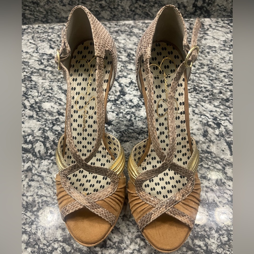 NEVER WORN! Jessica Simpson Snakeskin and Suede Heels.  Size 6.5